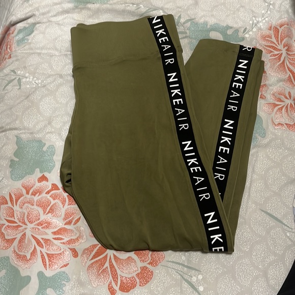 Nike Pants - Green Nike air 3/4 leggings